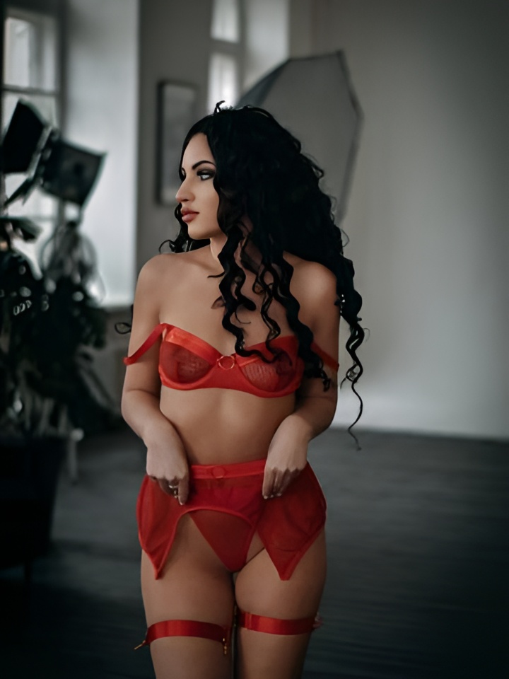 Елена привлекальеная девушка из Заречного цена от 3000 руб