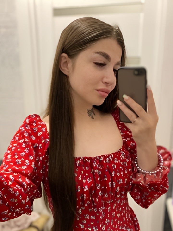 Ульяна привлекальеная девушка из Заречного цена от 3000 руб