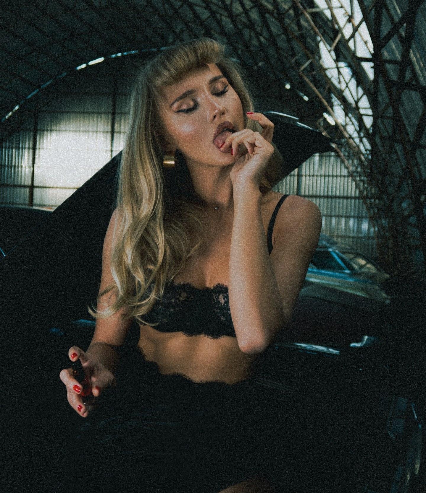 Вика привлекальеная девушка из Заречного цена от 7000 руб