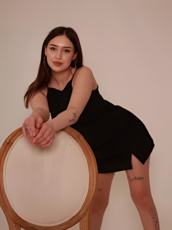 Илона привлекательная девушка из Заречного цена от 5000 руб