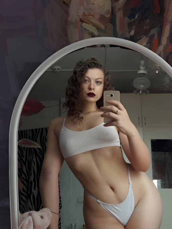 Снежана привлекательная девушка из Заречного цена от 4000 руб