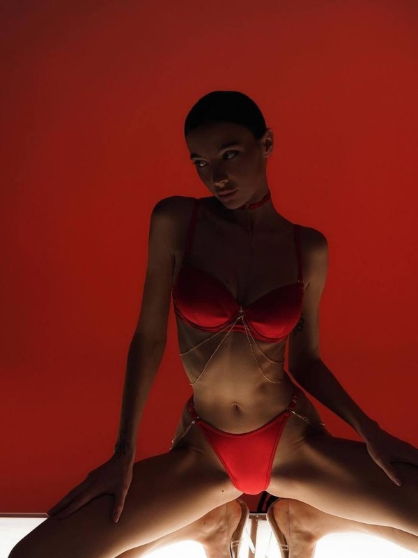 Милена привлекательная девушка из Заречного цена от 6000 руб